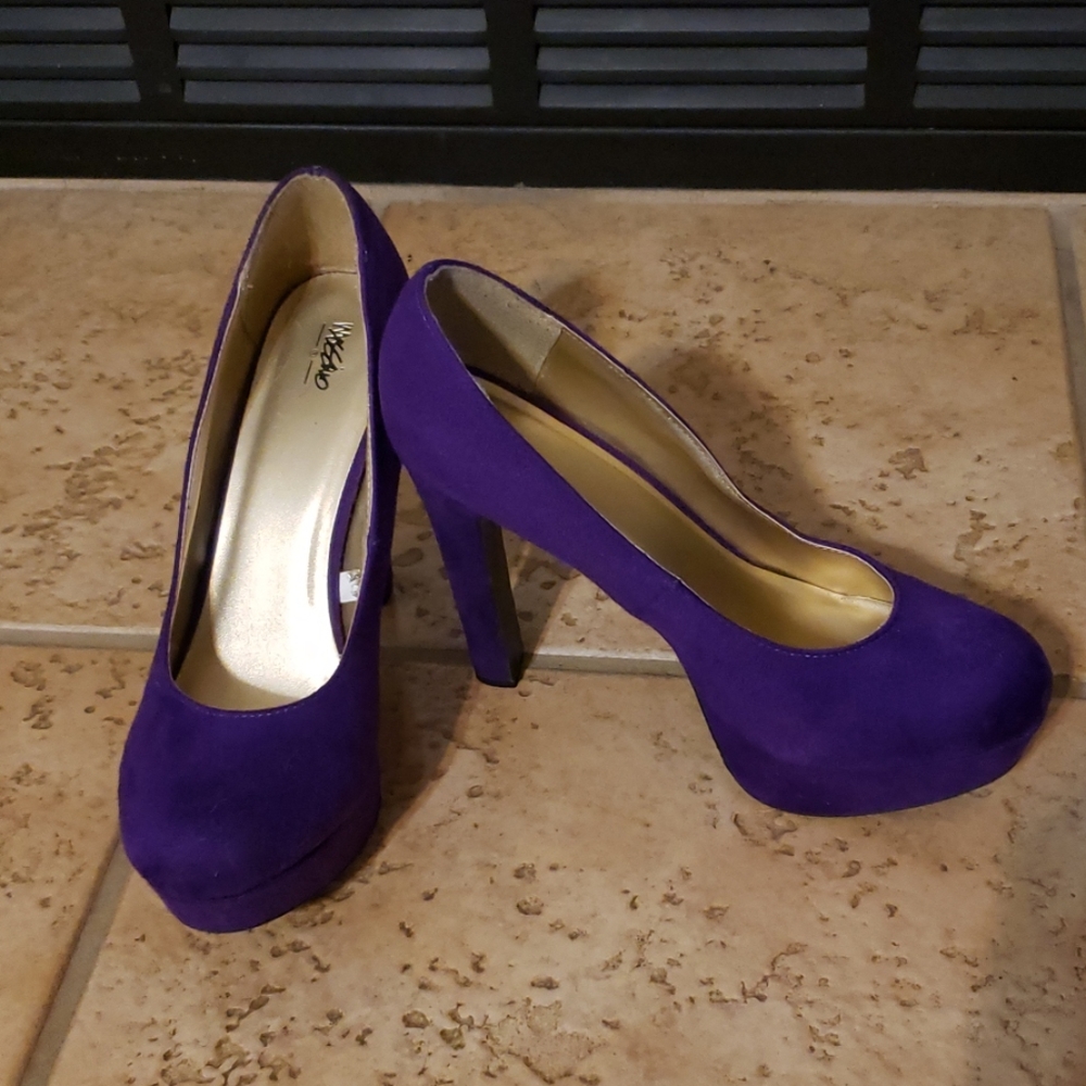 Purple suede Heels